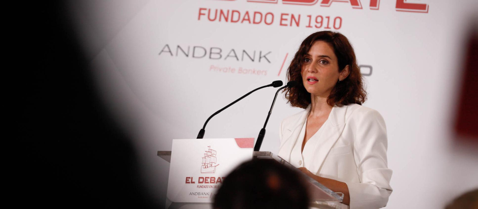 La presidenta de la Comunidad de Madrid, Isabel Díaz Ayuso, en el desayuno de El Debate
