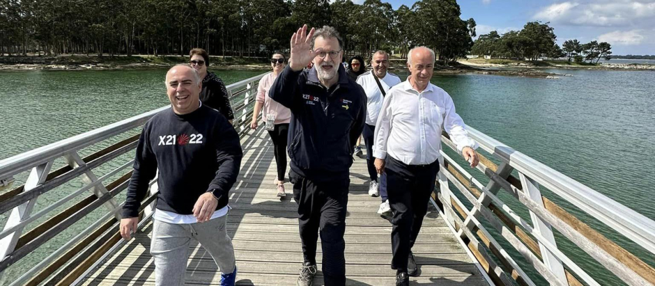 Mariano Rajoy, durante su caminata en Villagarcía de Arousa