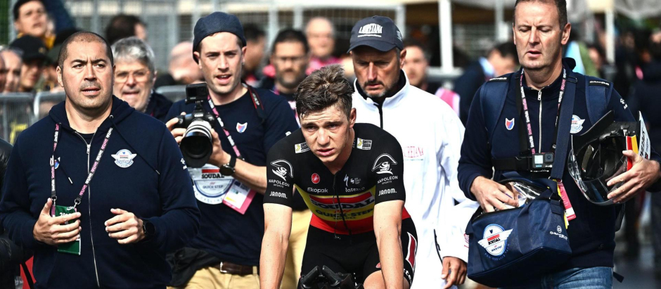 Remco Evenepoel tras ganar la crono en el Giro y antes de su abandono