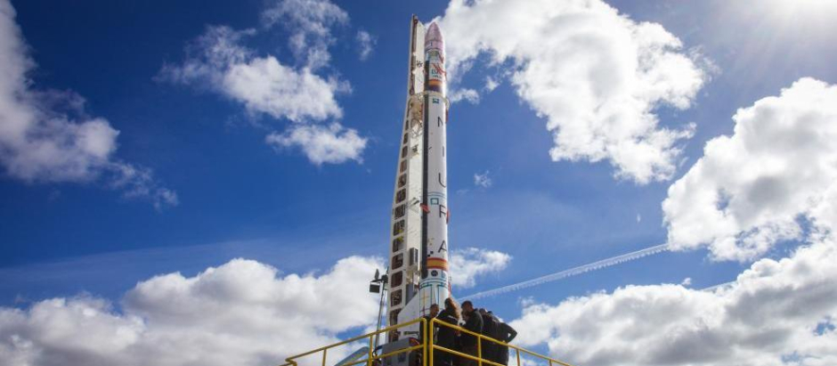 El cohete Miura 1, en su plataforma de despegue en Huelva