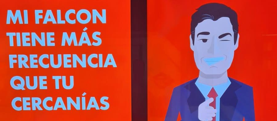 Carteles digitales contra Sánchez ubicados en la estación de Sol de Madrid