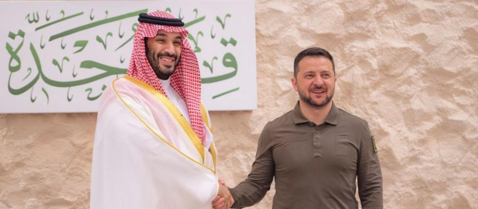 El presidente ucraniano Volodimir Zelenski y el príncipe heredero de Arabia Saudí Muhammad Bin Salman