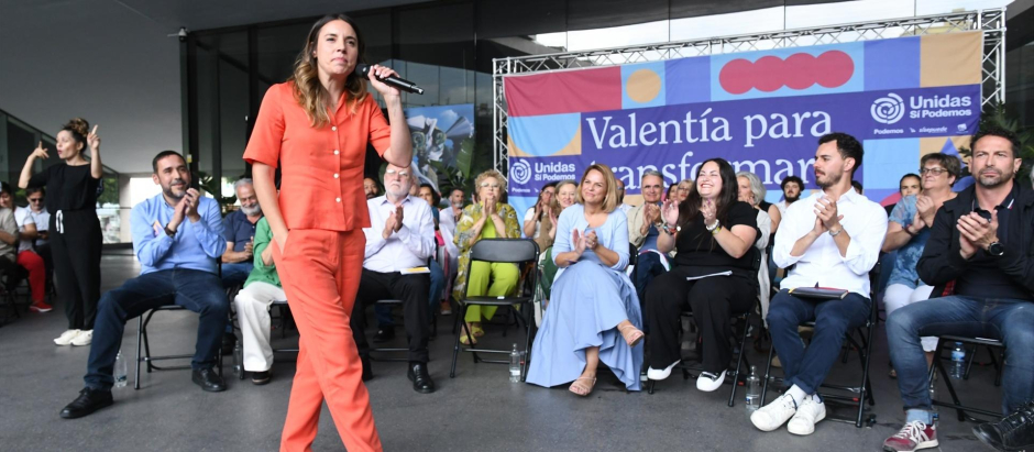 La ministra de Igualdad, Irene Montero, interviene durante un acto de campaña