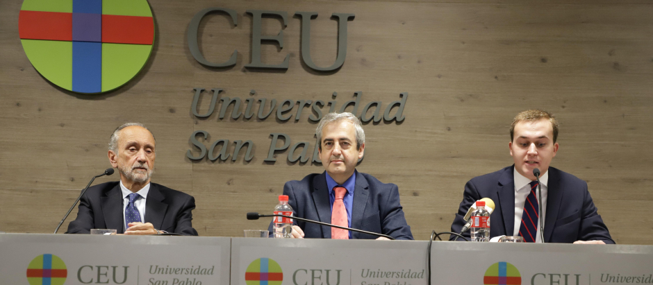Alberto Bárcena y Pedro Fernández Barbadillo ha presentado 'Cisneros' en el CEU
