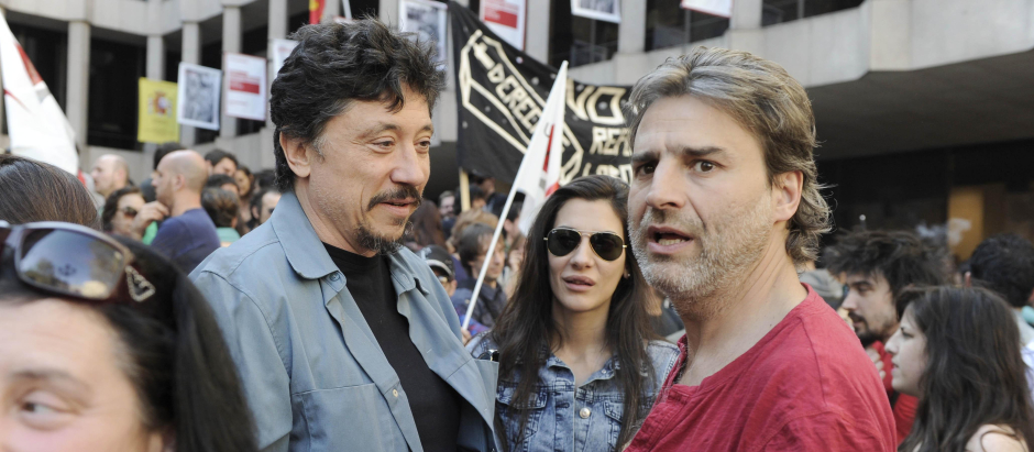 Los actores Carlos Bardem y Alberto San Juan durante la huelga general de 2012