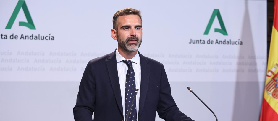 El portavoz de la Junta de Andalucía, Ramón Fernández-Pacheco, en rueda de prensa