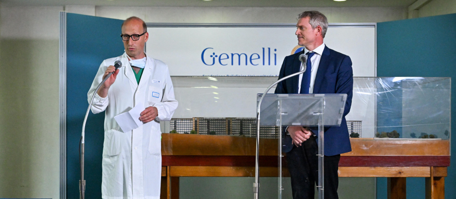 Director of the department of Abdominal and Endocrine Metabolic Medical and Surgical Sciences at the Gemelli hospital, professor Sergio Alfieri (L) speaks to the media as Director of the Holy See Press Office, Matteo Bruni looks on, on June 7, 2023 at the hospital in Rome. Pope Francis underwent an operation for an abdominal hernia on June 7 at a Rome hospital, which was completed 'without complications', the Vatican said. The Pope is 'doing well' and 'joking' after surgery, Alfieri said. (Photo by Tiziana FABI / AFP)