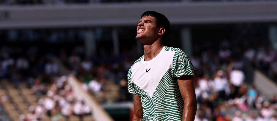 Carlos Alcaraz ha perdido la semifinal de Roland Garros tras sufrir molestias físicas