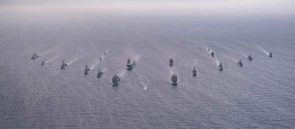 Espectacular imagen del despliegue de la Armada española en el Mediterráneo con Flotex 23