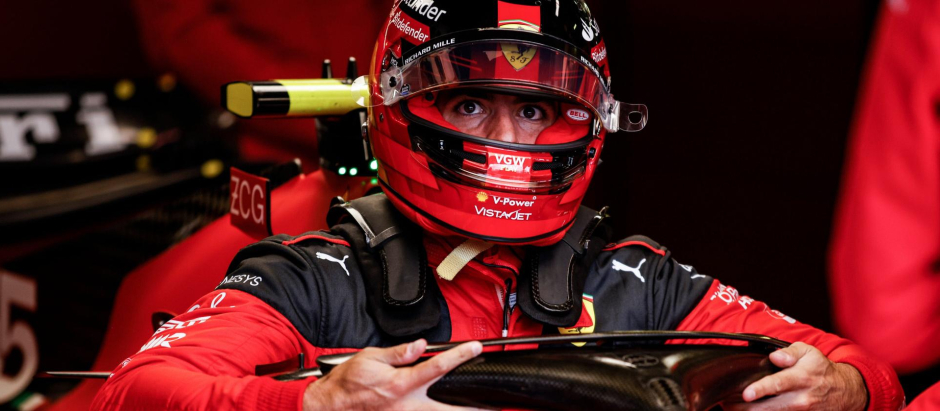 Carlos Sainz se sube al Ferrari en una sesión de entrenamientos