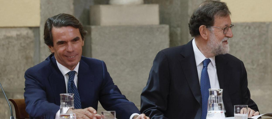 Los expresidentes del Gobierno José María Aznar y Mariano Rajoy junto a la expresidenta de Castilla La Mancha María Dolores de Cospedal