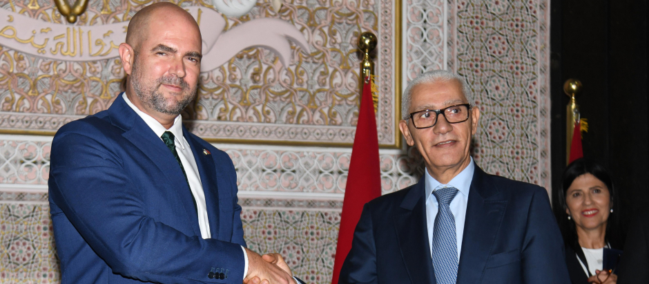 El presidente del Parlamento de Marruecos, Rachid Talbi Alami, con el presidente de la Knesset de Israel, Amir Ohana