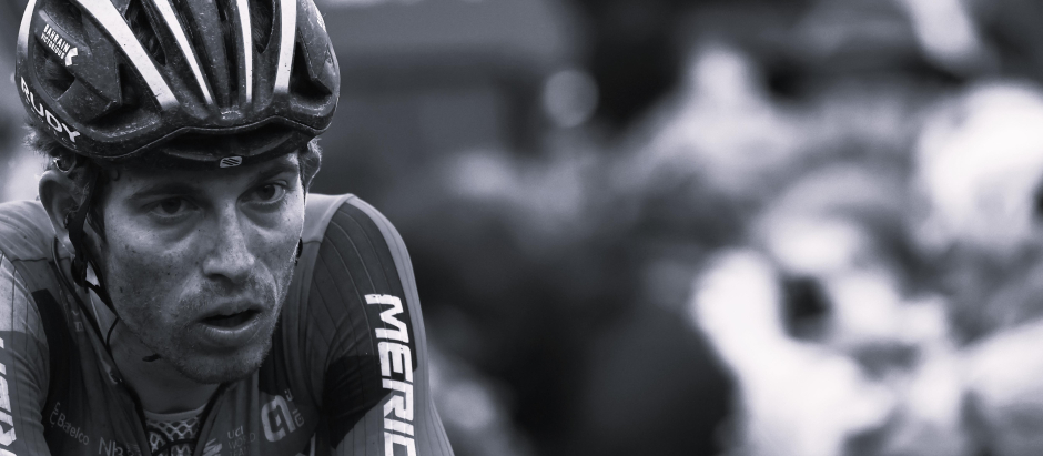 El ciclista Gino Mäder en la París-Niza de 2023