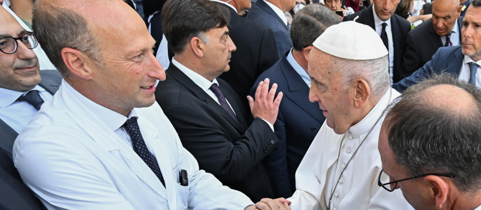 El Papa Francisco se despide del cirujano que le ha operado en dos ocasiones, Sergio Alfieri