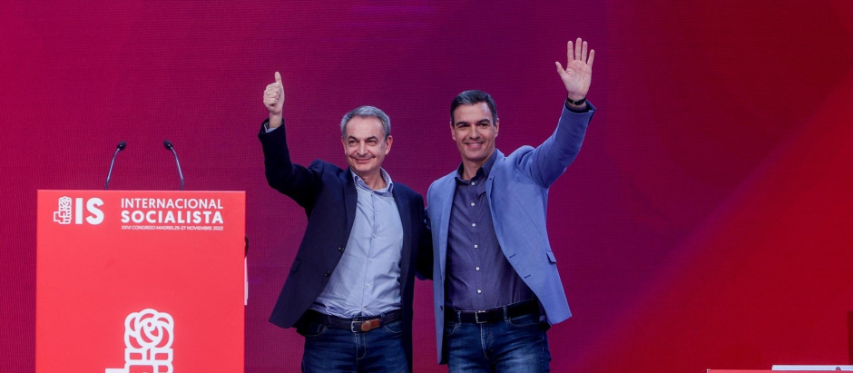 José Luis Rodríguez Zapatero y Pedro Sánchez, durante un mitin del PSOE