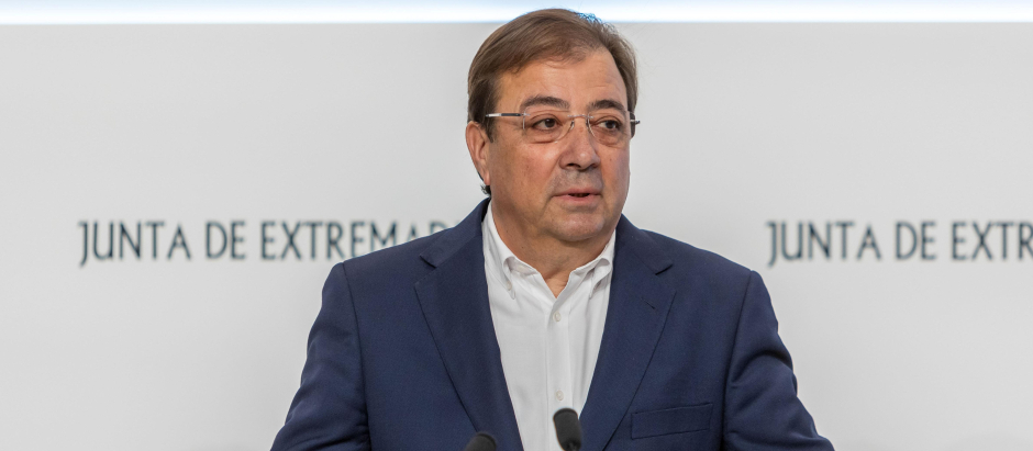 El presidente de la Junta de Extremadura en funciones, Guillermo Fernández Vara, en una rueda de prensa, el pasado 16 de junio