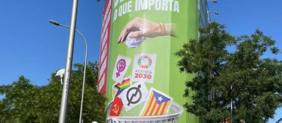 La polémica lona de Vox de la calla Alcalá de Madrid
