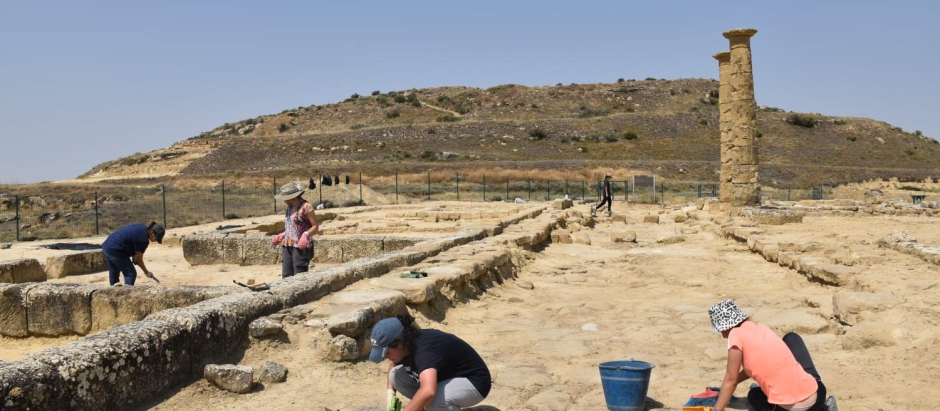 Excavaciones en el yacimiento hispanorromano de Los Bañales