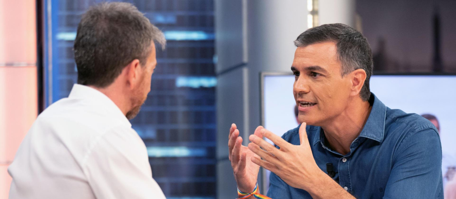 Pedro Sánchez junto a Pablo Motos durante la entrevista del programa 'El Hormiguero'