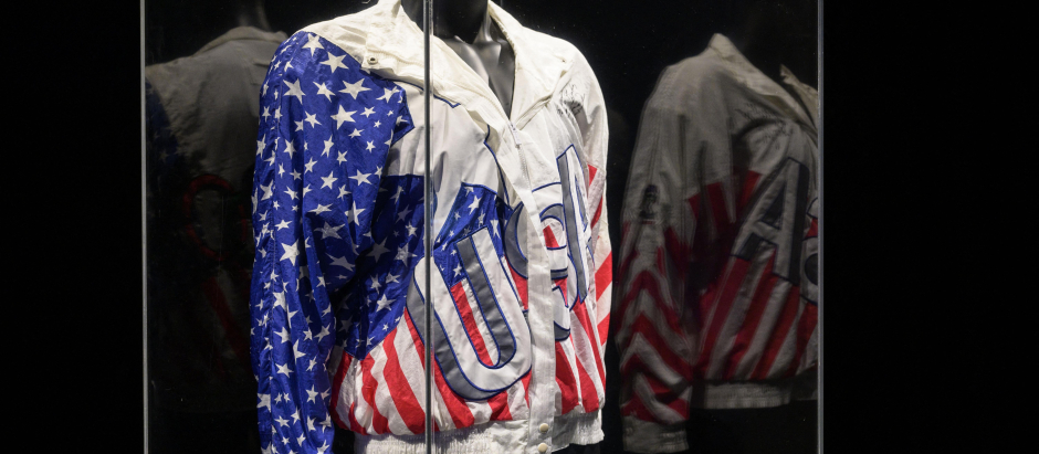 La icónica chaqueta que Jordan llevó al recoger el oro olímpico