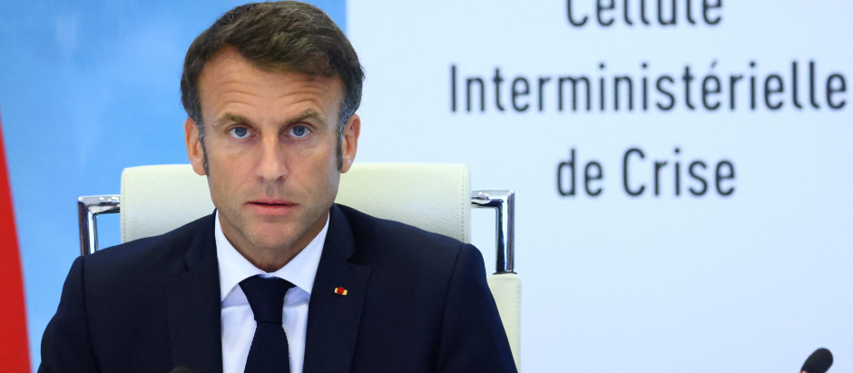 El presidente francés, Emmanuel Macron, se dirige a una unidad de crisis interministerial, tras los disturbios