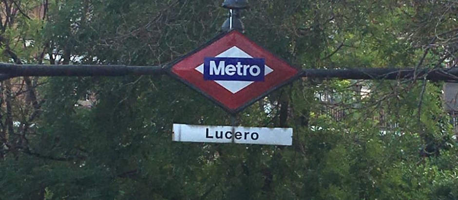 Salida de la estación de metro Lucero de Madrid