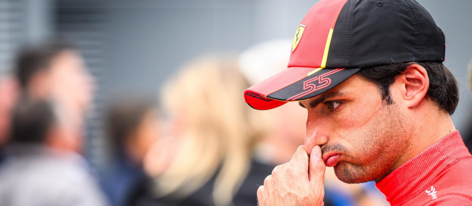 Carlos Sainz reflexiona durante el GP de Austria