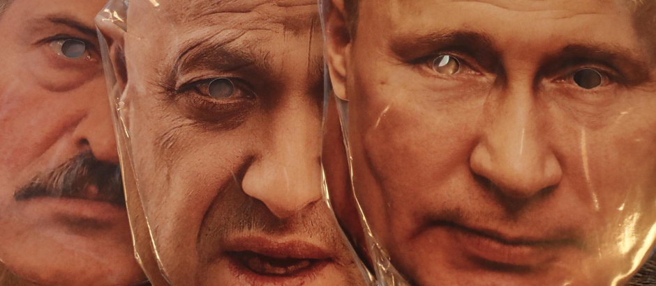 Máscaras del presidente bielorruso, Alexander Lukashenko, del jefe del Grupo Wagner, Yevgueni Prigozhin, y del presidente ruso, Vladímir Putin