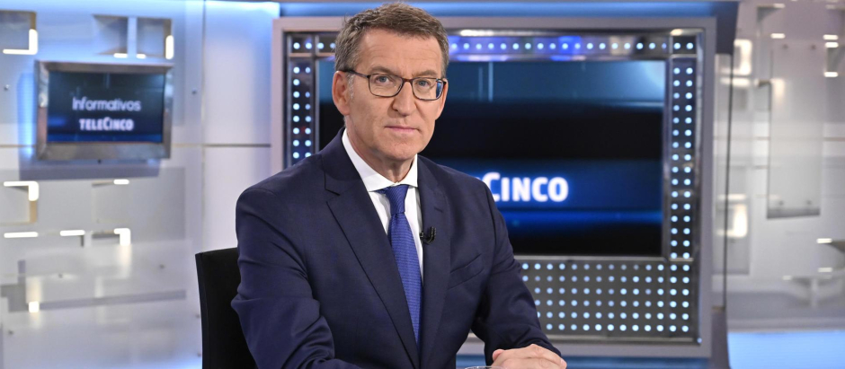 El candidato a la Presidencia del Gobierno por el Partido Popular, Alberto Núñez Feijóo, en 'Informativos Telecinco'