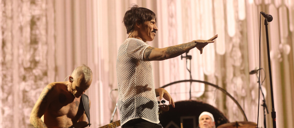 El cantante del grupo Red Hot Chili Peppers, Anthony Kiedis, durante su actuación en el Mad Cool