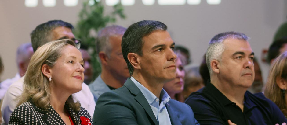 El presidente del Gobierno, Pedro Sánchez, junto a la ministra Nadia Calviño.