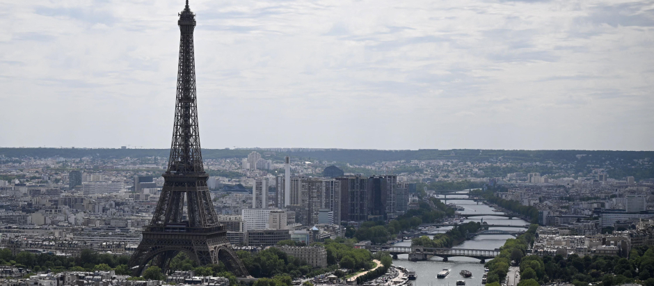 La Torre Eiffel desde el aire