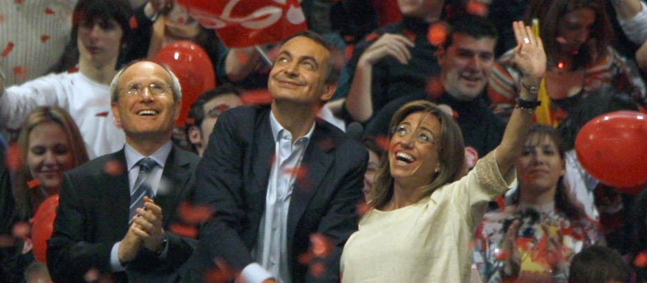 José Luis Rodríguez Zapatero (c), el presidente de la Generalitat de Cataluña, José Montilla,iz, y la cabeza de lista al Congreso por Barcelona, Carme Chacón