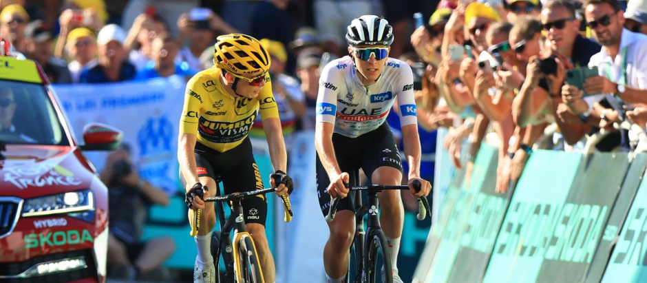 Pogacar y Vingegaard, durante la decimoquinta etapa del Tour de Francia