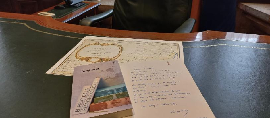 Imagen de la carta que Ximo Puig ha dejado a Carlos Mazón.