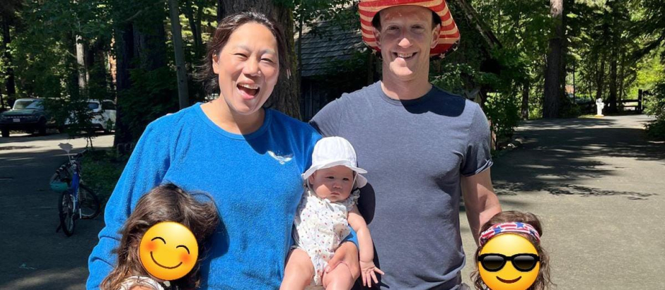 La familia Zuckerberg, en una foto de su perfil de Facebook