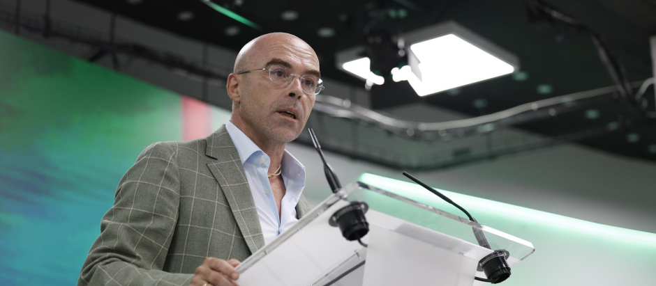 El vicepresidente de Acción política de Vox, Jorge Buxadé, da una rueda de prensa en la sede del partido en Madrid este lunes