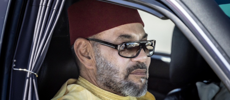 Un convoy que transporta al rey Mohammed VI de Marruecos