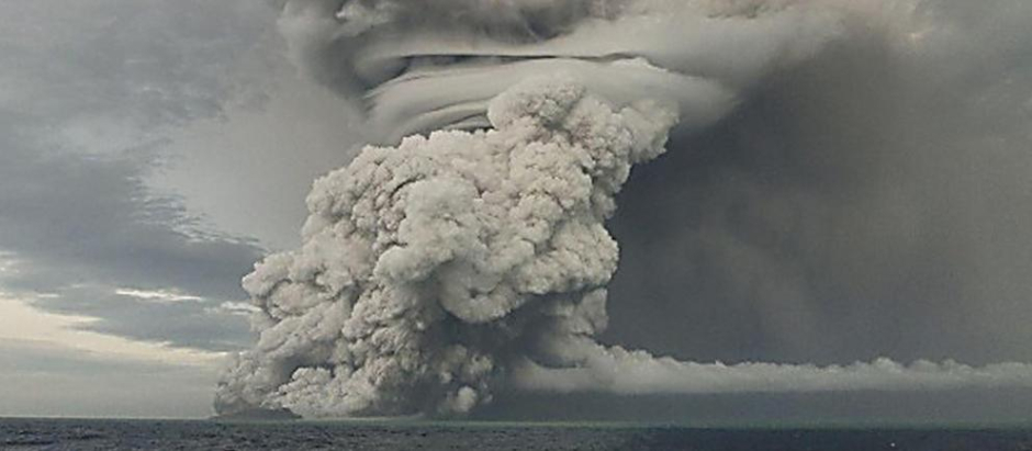 Erupción del volcán de Tonga en 2022
