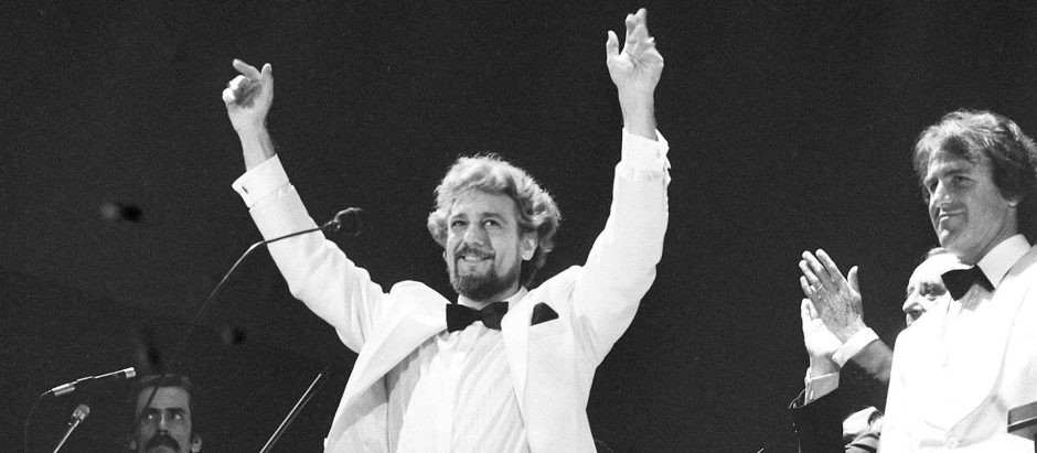 Plácido Domingo durante su concierto de 1982 en la Ciudad Universitaria de Madrid