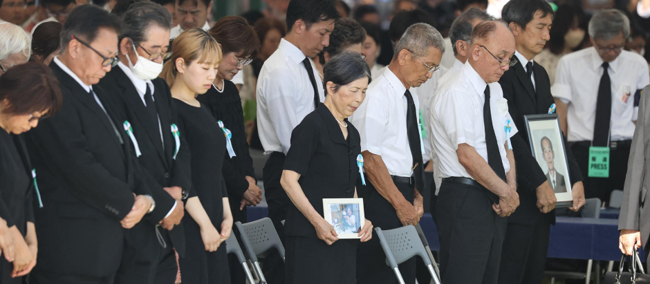 Minuto de silencio durante la ceremonia para conmemorar el 78 aniversario del ataque con bomba atómica en Hiroshima