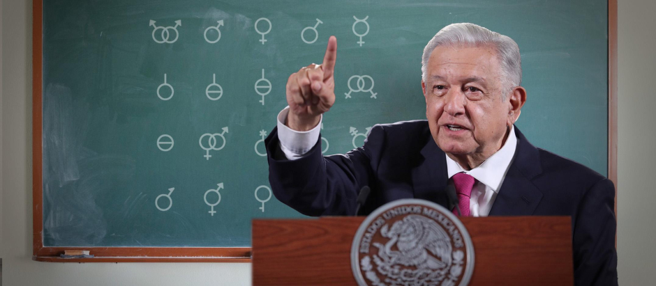 La oposición dice que López Obrador pretende adoctrinar a los niños con los nuevos libros de texto