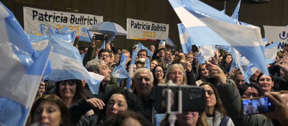 Simpatizantes de la precandidata opositora Patricia Bullrich en Buenos Aires