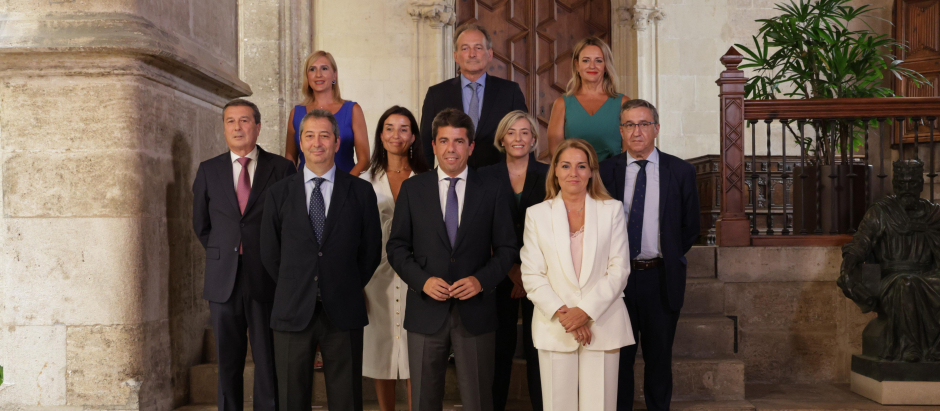 El presidente de la Generalitat Valenciana, Carlos Mazón, junto a sus consejeros.