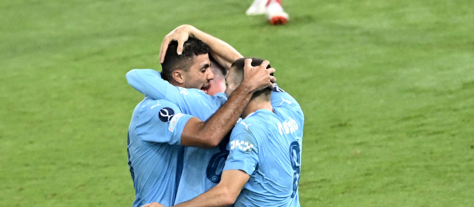 El Manchester City se proclama campeón de la Supercopa de Europa tras vencer en penaltis al Sevilla