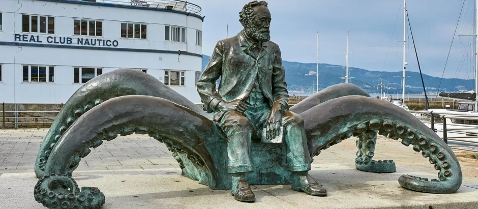 Monumento homenaje a Julio Verne, de José Molares, en Vigo