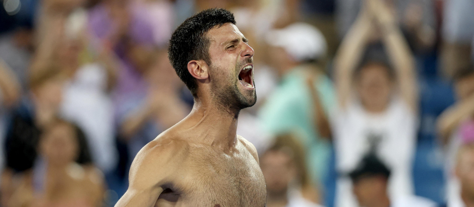 Novak Djokovic celebra su victoria ante Alcaraz