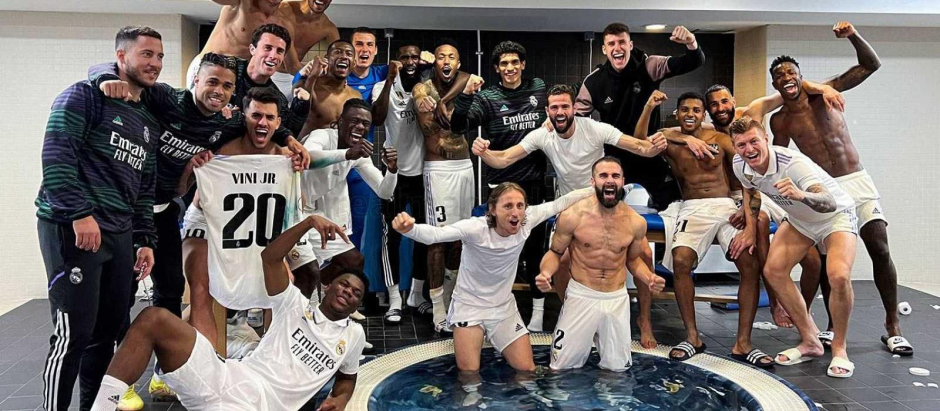Los jugadores del Real Madrid, de celebración en el vestuario en una imagen de la pasada temporada
