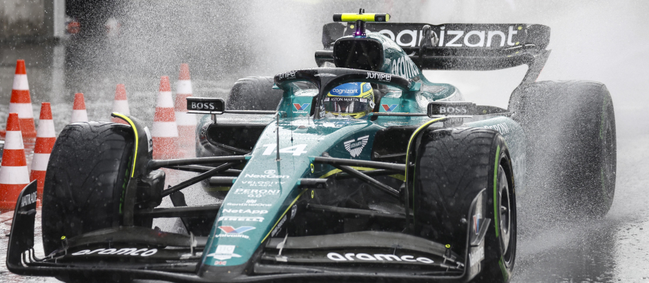 Fernando Alonso bajo la lluvia, donde dio un recital de pilotaje en Países Bajos