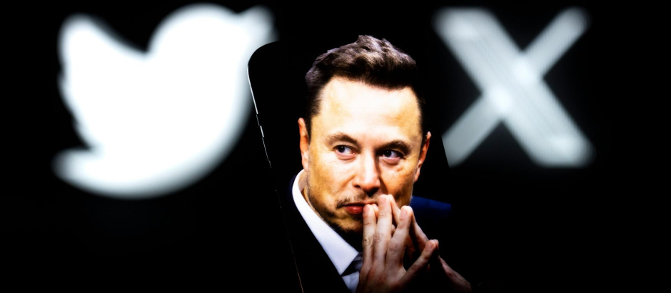 Elon Musk junto a los símbolos de Twitter y X